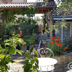 maison-dhotes-le-6-bis-romans-sur-isere.hotels-rhonealpes.com/